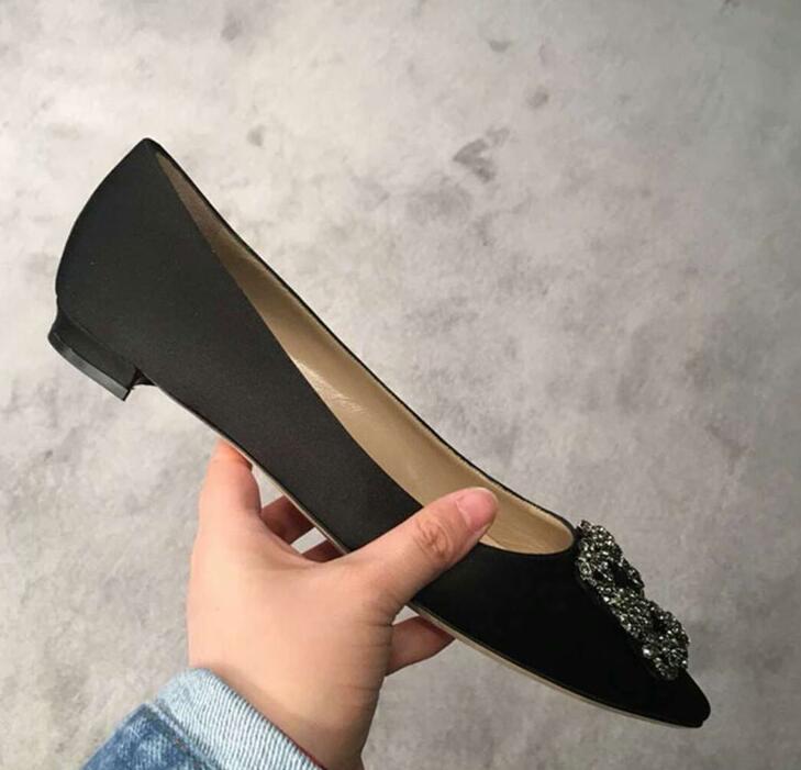 

Snow Buckle Wedding Shoes Designer Classic Flat Shoes Crystal Pointed Head Satin Women Silk Yellow Nude Black Green Red Rose Dress Brand Pumps with Box 35-42