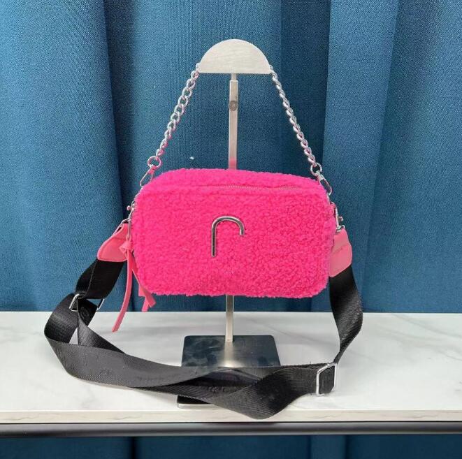 

New Retro Plush Camera Bag Letter Wide Shoulder Straps Shoulder Small Square Bags Fashion Wild Commuter Messenger Handbag Autumn Winter Lady Wallet, As pic