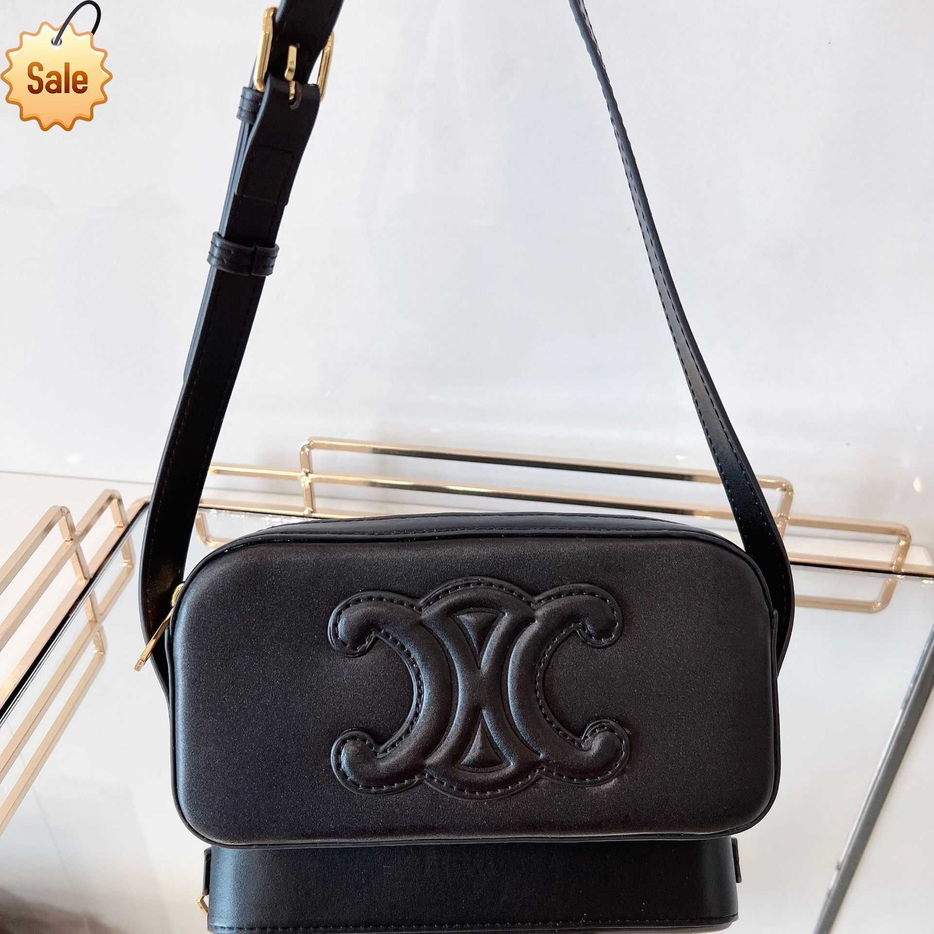 Sacs de créateurs arc de triomphe en cuir caméra sac de caméra Premium 2022 Nouveau bâton français petit carré épaule à épaule