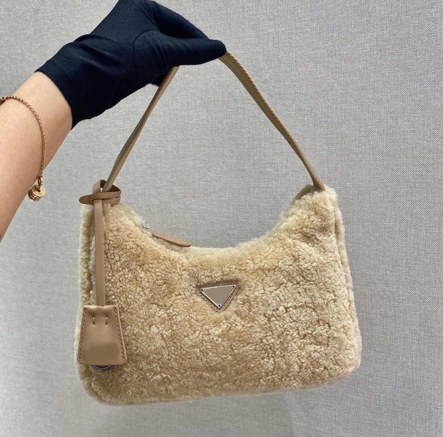 

Luxury womens shoulder bags designer fur handbag underarm bag fashion with classic letters 5A top lady purse handbags, Black