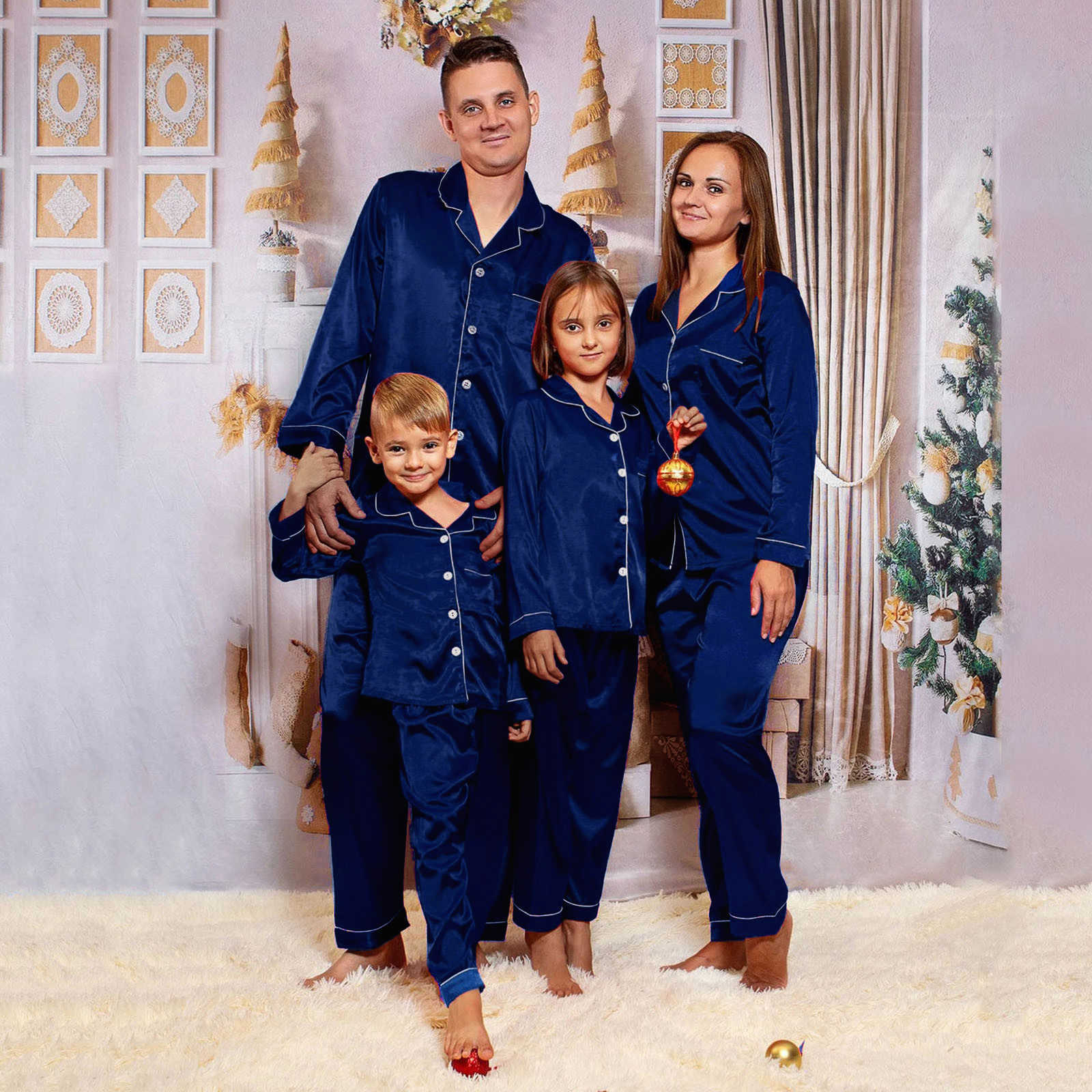 Pyjamas 2pcs Match de famille Pyjamas en satin Ensembles pour enfants Garçons Filles Soie solide Enfants Pyjamas Vêtements personnalisés Personna
