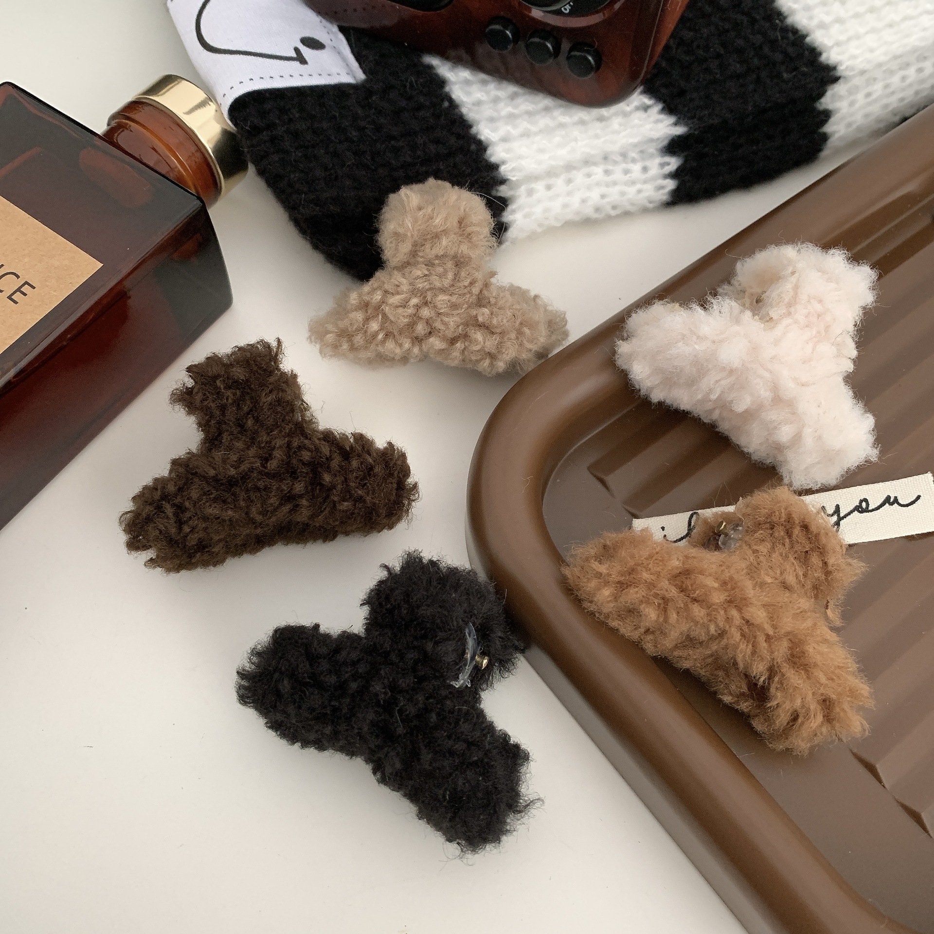 

Hair Clips & Barrettes Korean Hot Selling Winter Cute 4.5cm Small Plush Fashion Faux Fur Plastlic Mini Shark Clip Hair Accessories