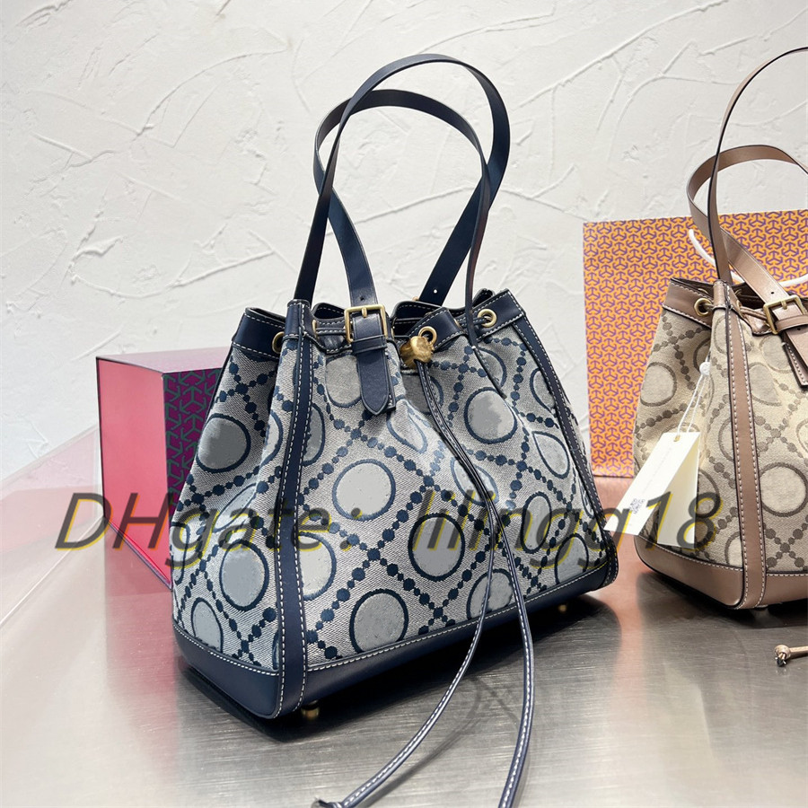 

Women's cosmetic bag Luxury designer's new handbag Delicate calfskin and cotton canvas are skillfully sewn, Brown