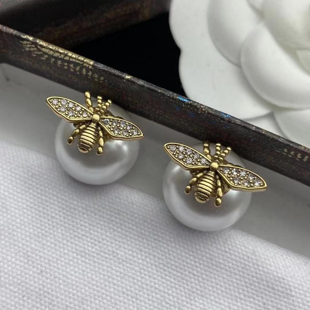 Luxury Designer Brand Bees Stud Earrings Big Pearl S925 Silver Needle Retro Copper Jewelry for Women Party with Gift Box Packing