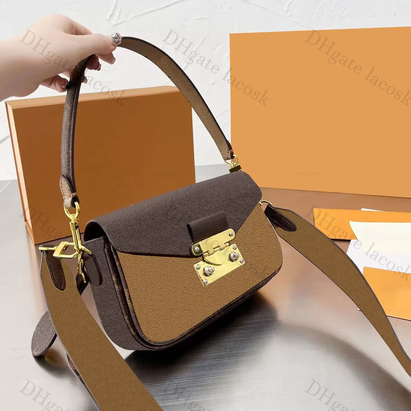 22 Luxurys Design Women Shoulder Bags Crossbody Small Handbags Wallets Purses Hasp Wide Strap Fashion Letter Flower Top Handle with Box
