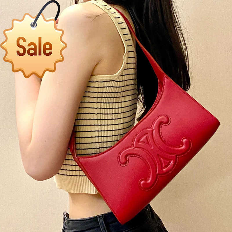 Les sacs de créateurs sont Triomphe Women's 2022 Summer New Fashion Single Single Messenger Hand Sense Aaisset French Stick Factory Sale directe