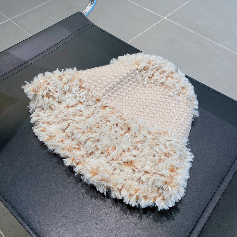 

Luxurys designers Beanie female autumn and winter woolen caps thickened cold warm furry fishing fashion Preparation Beanies good, White