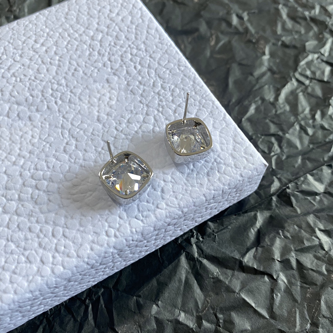 

Silver diamond earrings for ladies Diamond studs for girls Pierced jewelry gifts for Ladies Accessories