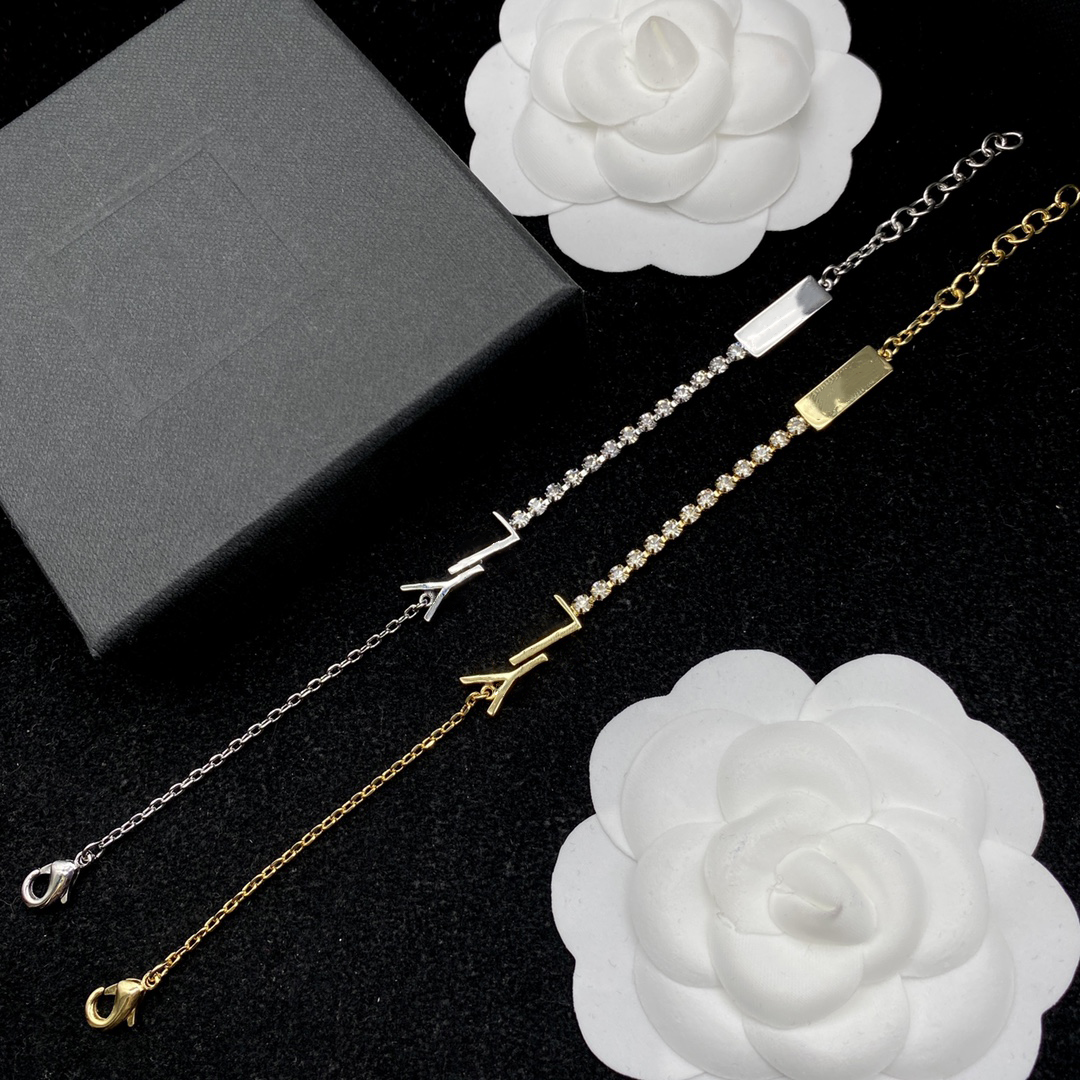 

Luxurys Designers Bracelets women chain designer bracelet high sense retro fashion luxury jewelry women fashions jewelrys gifts box good nice