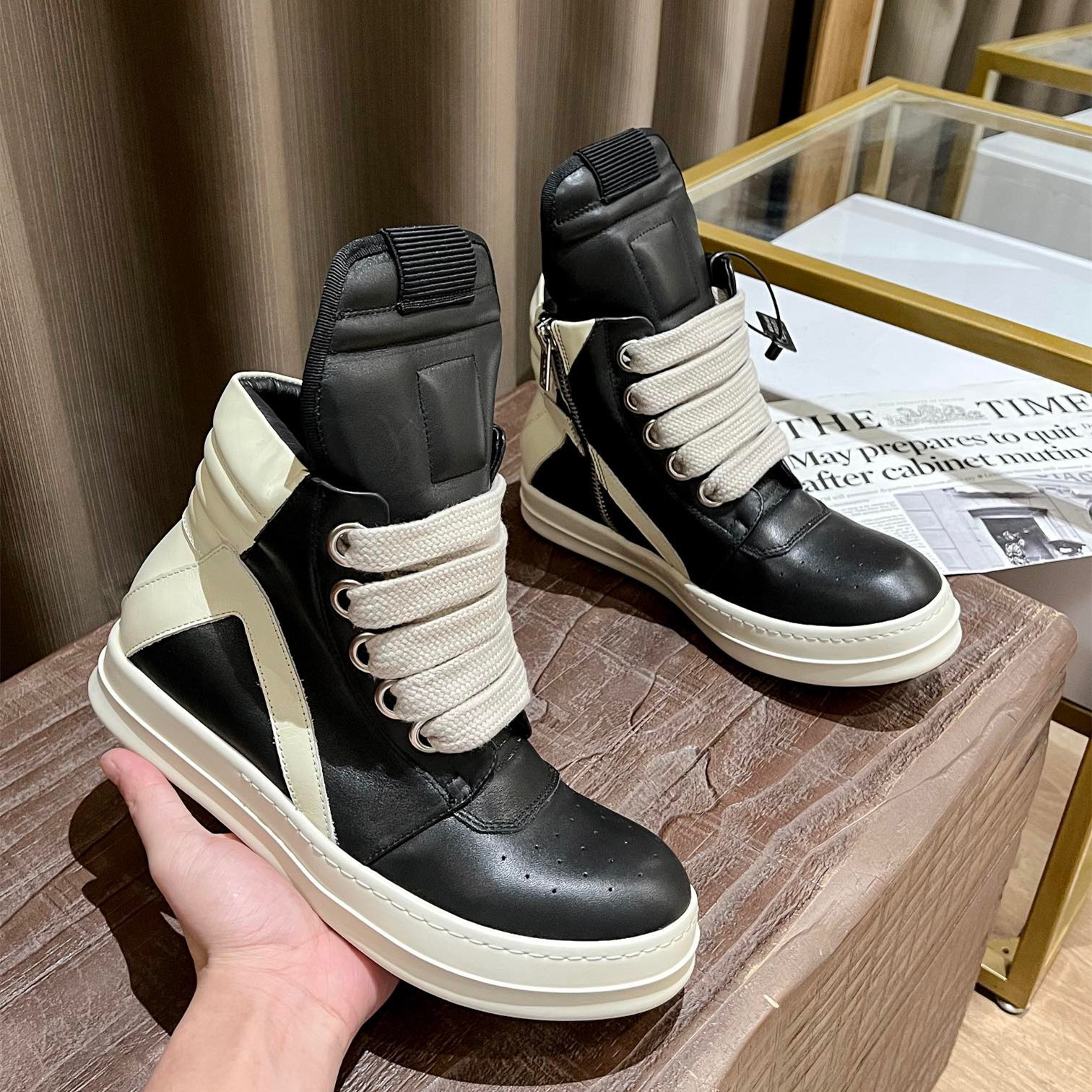 

Designer Boots For Men Women Fashion Luxury Ankle Leather Canvas australia Leather martin booties Classic Zip Platform Boot Winter Outdoor Sneaker Trainers Shoes, Red