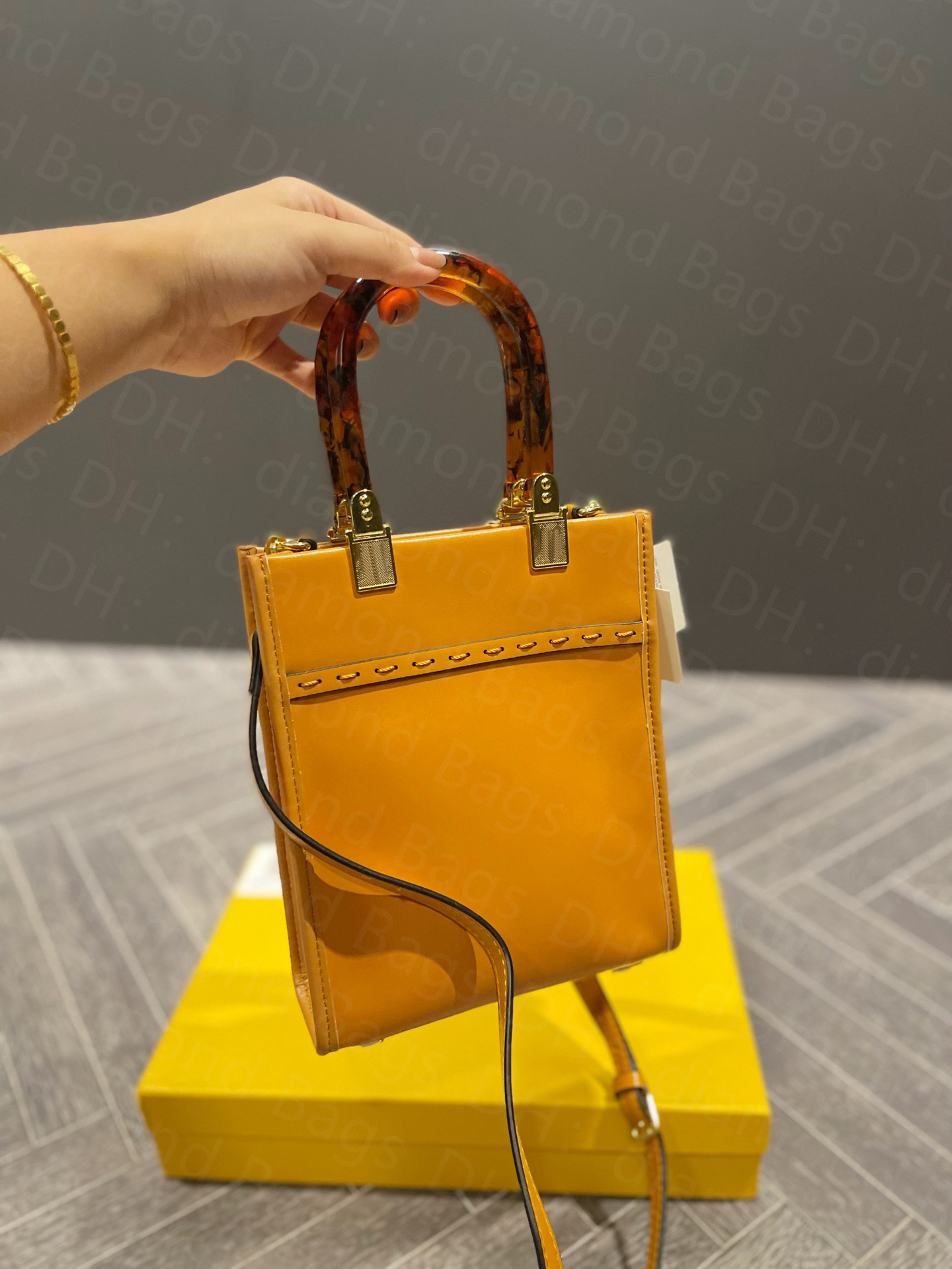 

totes Luxury Designer Bag Letter Embroidery Tote Women Handbags Large capacity Beach Leather Crossbody Bag Fashion Spacious Shopping Bags