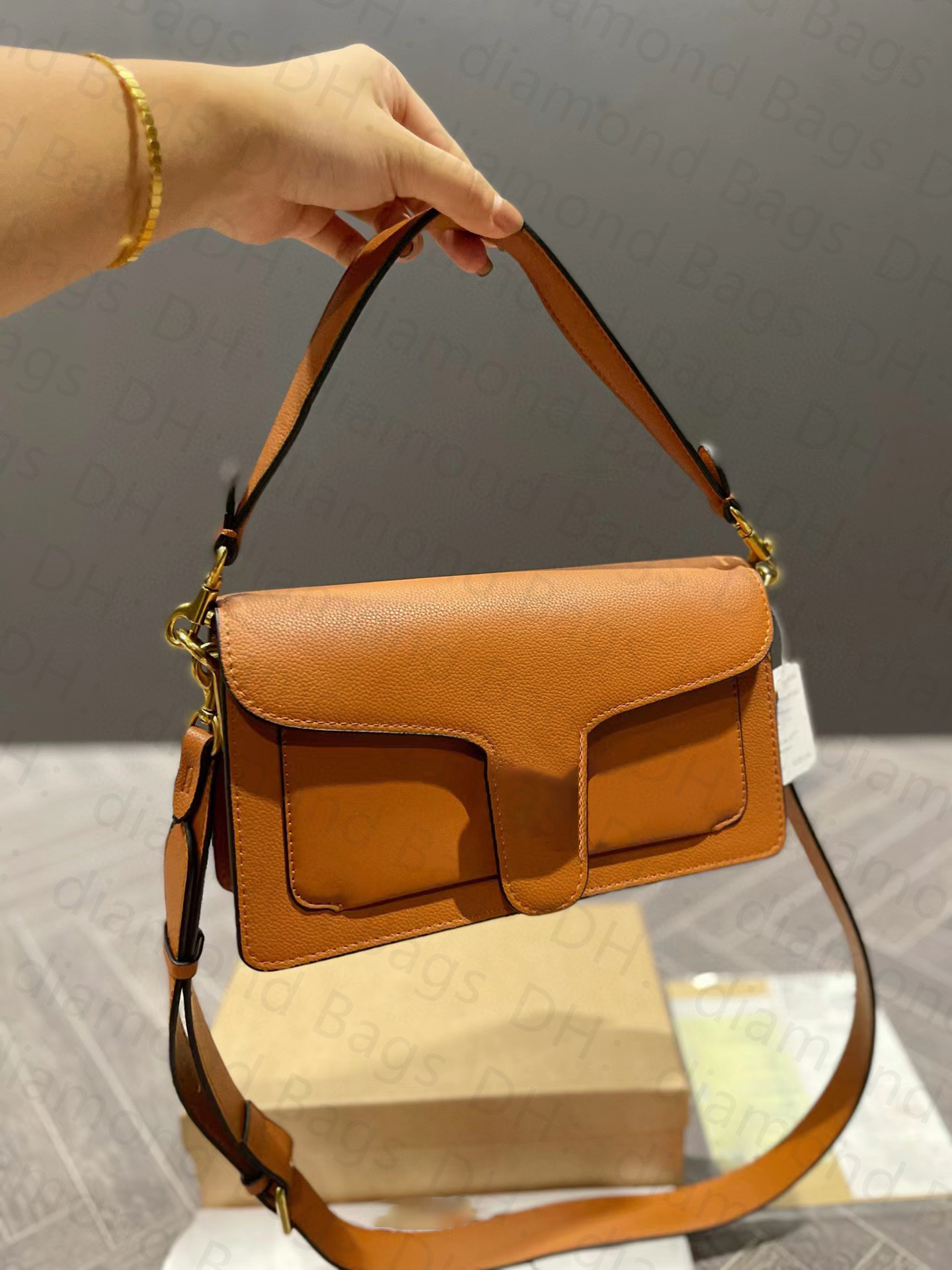 

Luxury Designer Tabby Shoulder Bags handbags Leather Female 2022 Fashion Trendy Crossbody Messenger Bag top handle handbag underarm wallet FHGFH, White-rivets