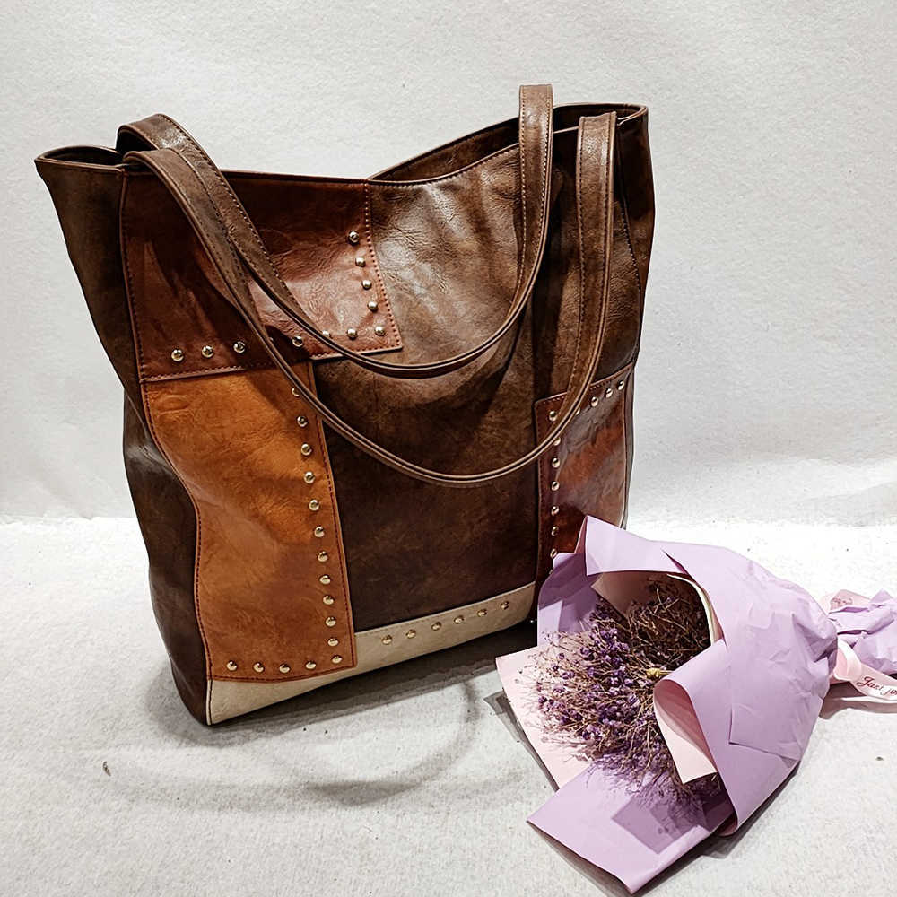 

Totes Bags Women Shoulder Bag Female Luxury Designer Handbag PU Rivets Hasp Contrasting Handbags Crossbody Retro Trend 221103, Brown