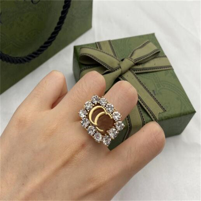 

Luxurys Desingers Ring Ladies Classic Diamond Letter Ring Simple Open Mouth Rings Birthda Gift Female Male