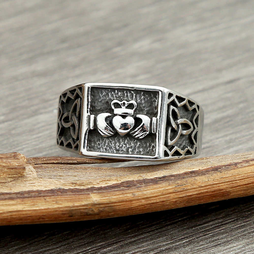 

Cluster Rings Antique Color Stainless Steel Irish Design Claddagh Wedding Rings for Men Women Hand Love Heart Crown Unisex Commemorative Ring L221011