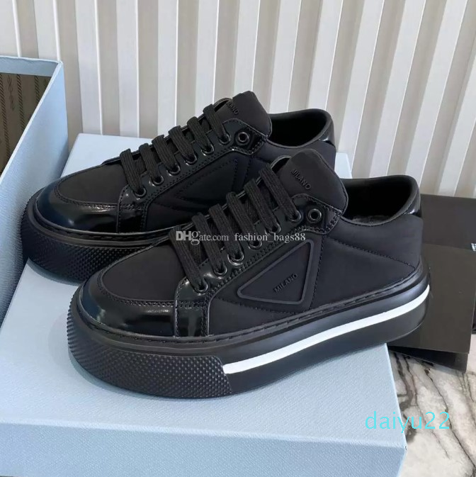 2022 new fashion Casual Sports Shoes Sneakers Canvas Sneakers Lady Stylist Trainers Designer Re-Nylon Shiny Leather Increase Classic Luxurys Women t