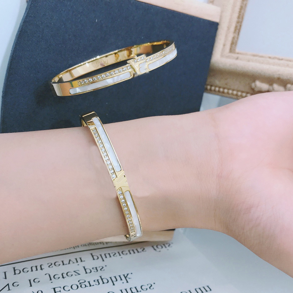 

23ss Brand Designers Men Women Bangle Bracelet Presbyopia 18K Gold Plated Old Flower Crystal Stainless Steel Jewelry Fashion Accessories S049