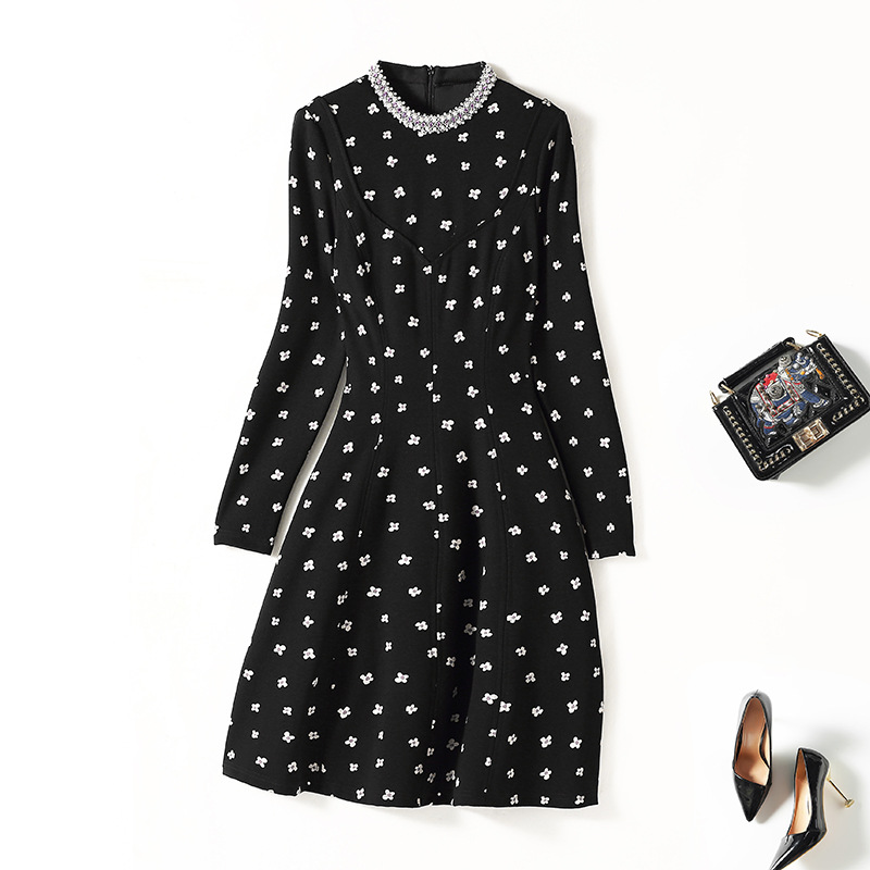 

2022 Autumn Round Neck Floral Print Beaded Dress Black Long Sleeve Pockets Knee-Length Casual Dresses C2S123753