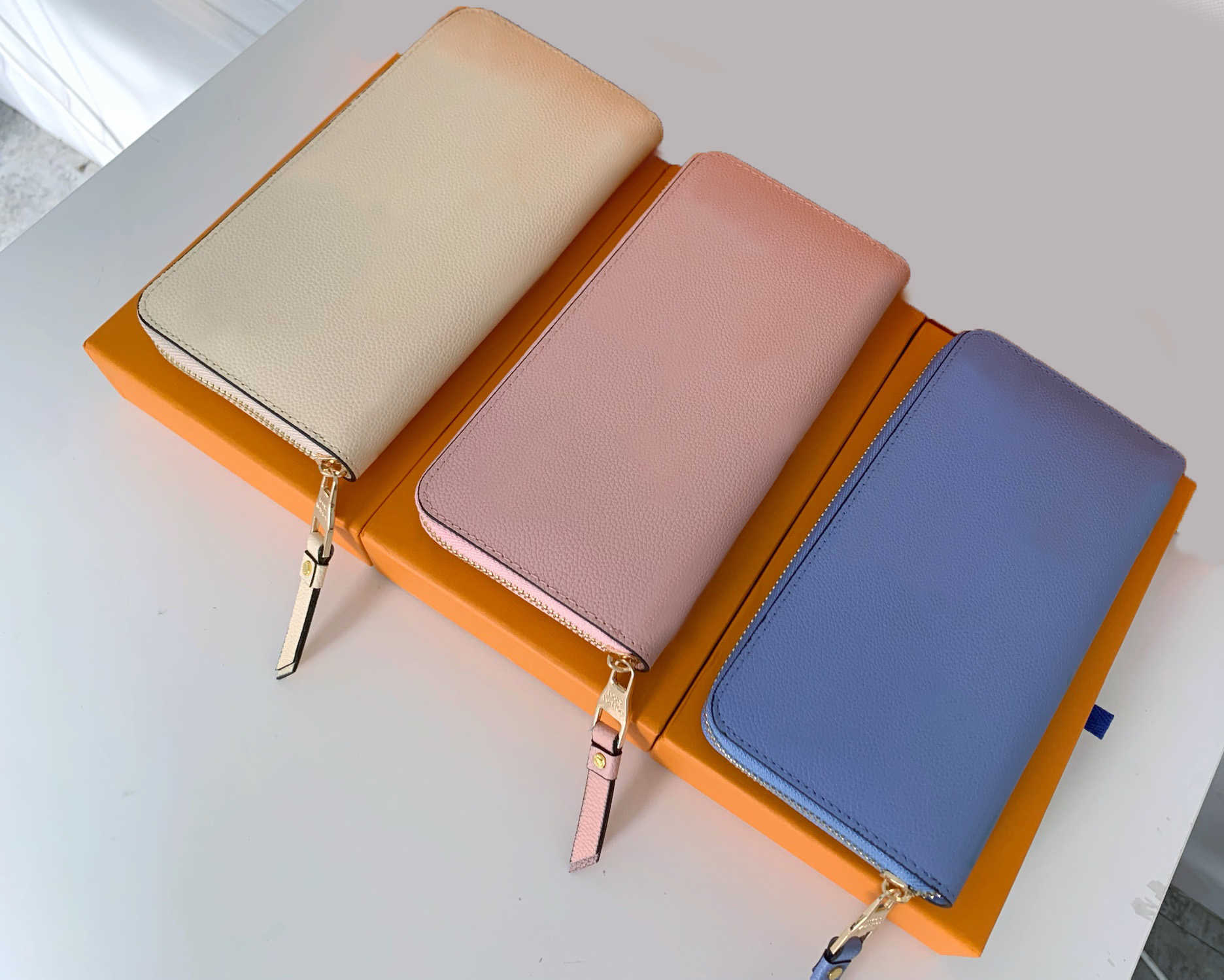 

new Fashion Designers Zippy WALLET Mens Womens leather Zipper Wallets High Quality Flowers Coin Purse Handbags long Card Holder Empreinte Clutch, Embossed flower