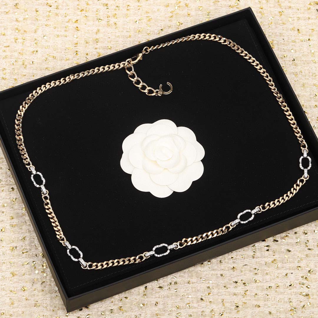 

2022 Luxury quality Charm waist belt with hollw design and diamond in two colors plated have box stamp PS7347A