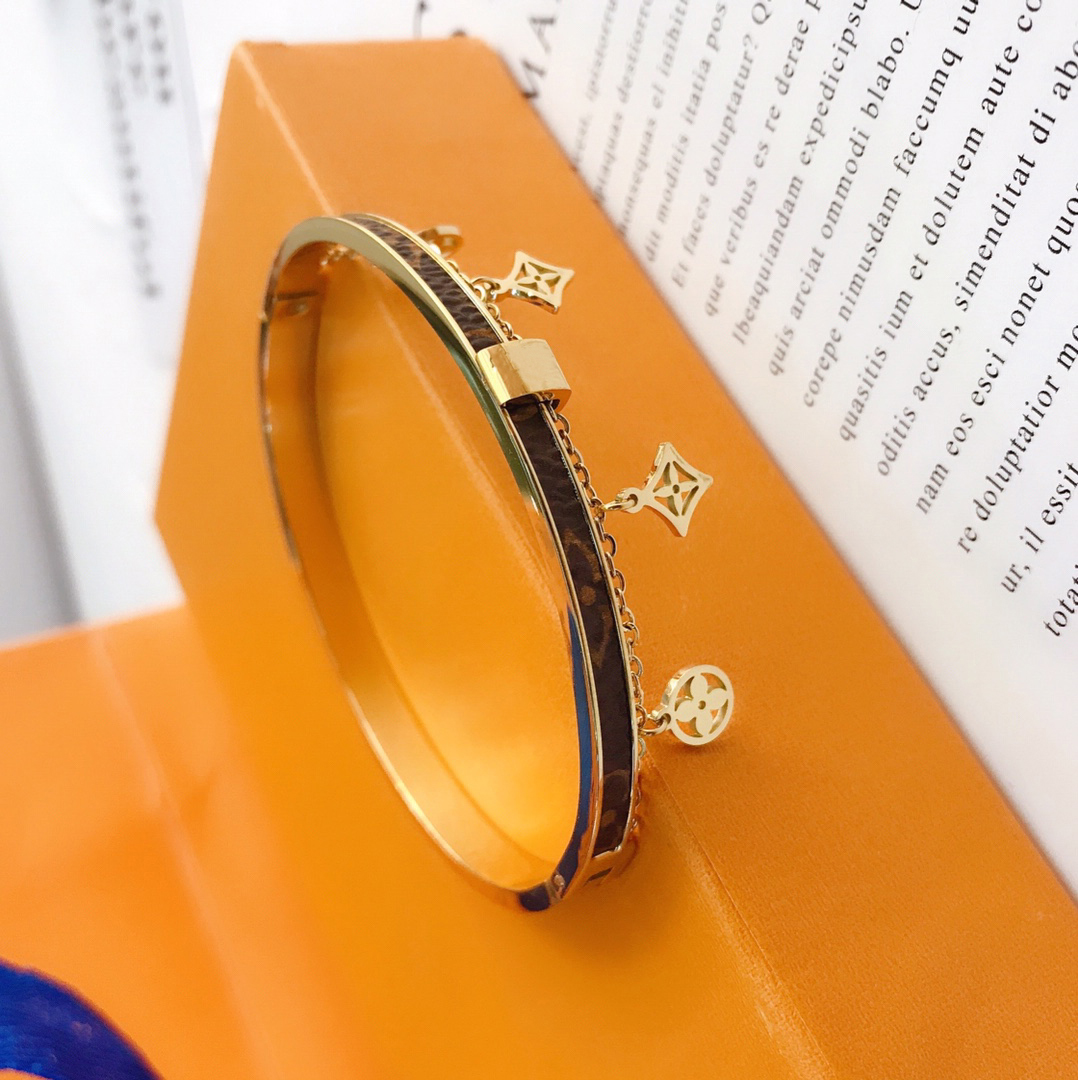 

23ss Brand Designers Men Women Bangle Bracelet Presbyopia Silver 18K Gold Plated Old Flower Stainless Steel Jewelry Love Couples Fashion Accessories S070