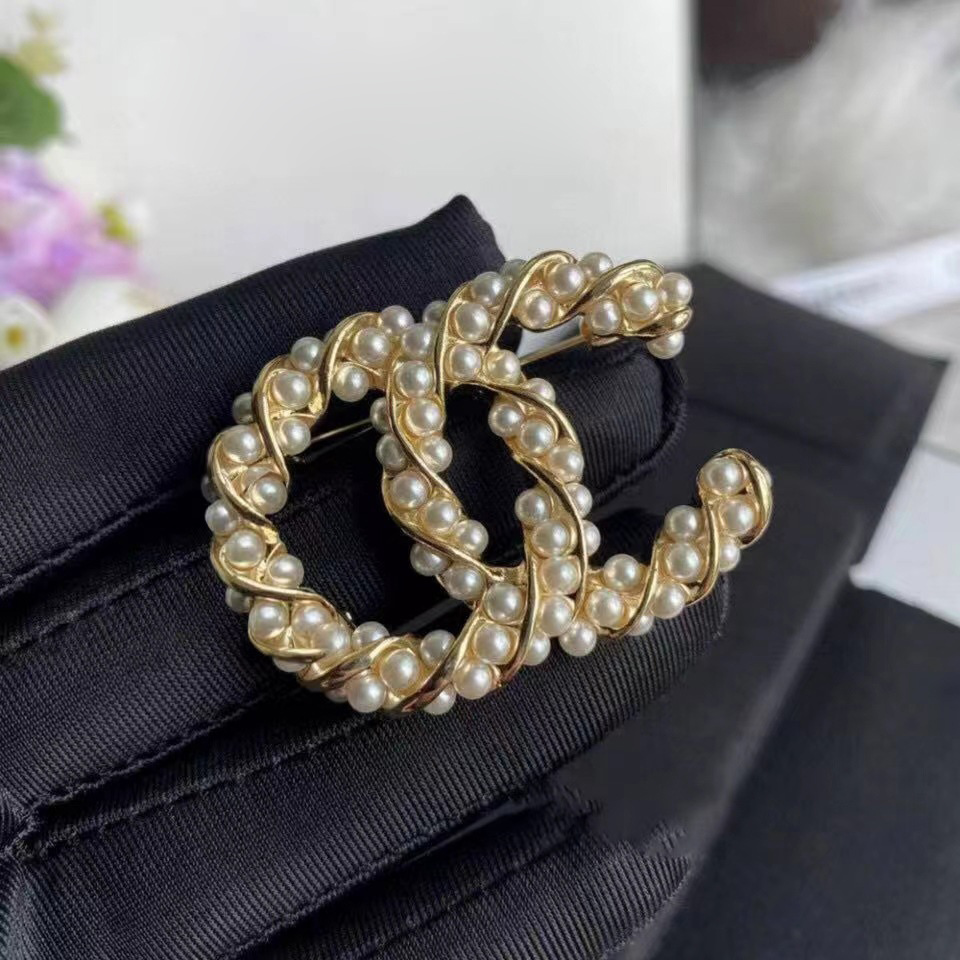 Luxury Designer Brand Letter Brooches 18K Gold Plated Silver Women Inlay Crystal Rhinestone Pearl Brooch Charm Suit Pin Marry Wedding Party Gift