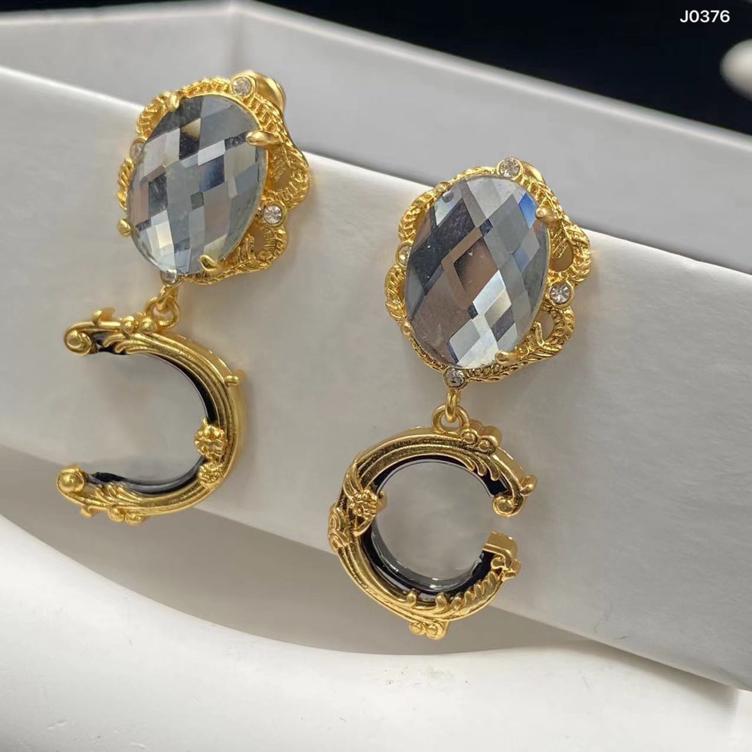 

Designer Gold Letter Earrings Rhinestone Crystal Stud Earring Explosive All Match Earrings Womens Vintage Premium Earring D22101702JX
