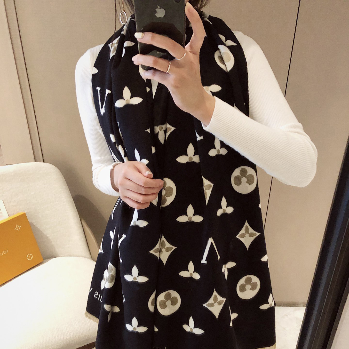 Designer Scarves Fashion Big Style Friends Parents Couples Gift Scarf Luxury Fabric Touch Comfortable Fall and Winter Warm Exquisite Perfect With