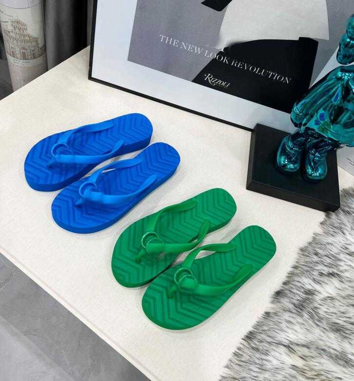 

Designer luxury rubber slippers Women sandals beach slides fashion V-shaped flip flop sandal outdoor shoes Double G, Color 1