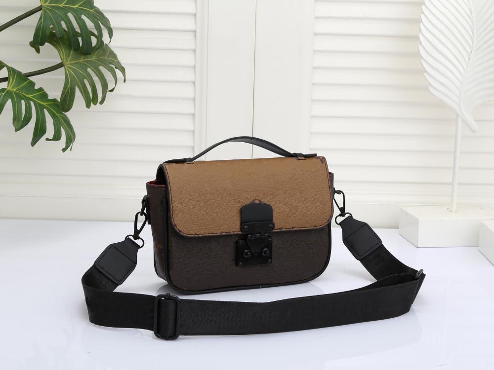

Stylish one-shoulder cross-body messenger bag with adjustable canvas straps and a classic LOGO print, Bag hangings