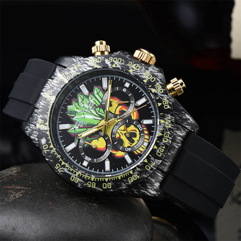 Montre à quartz de loisirs de luxe pour hommes Chronographe étanche en caoutchouc avancé