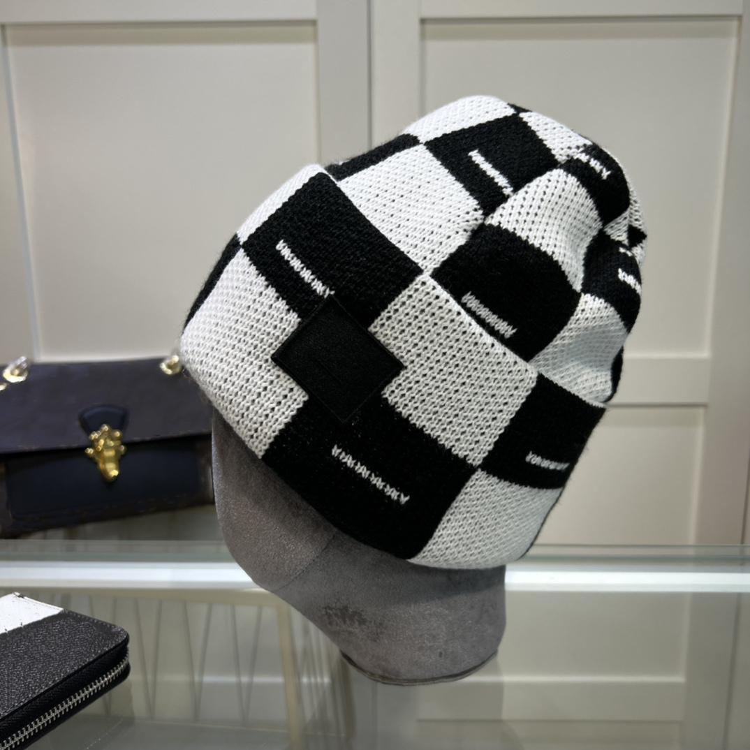 

Luxury Knitted hat designer beanie Classic fall and winter lovers smile plaid soft touch beanie Atmospheric daily versatile temperament fashion warm very nice, Red