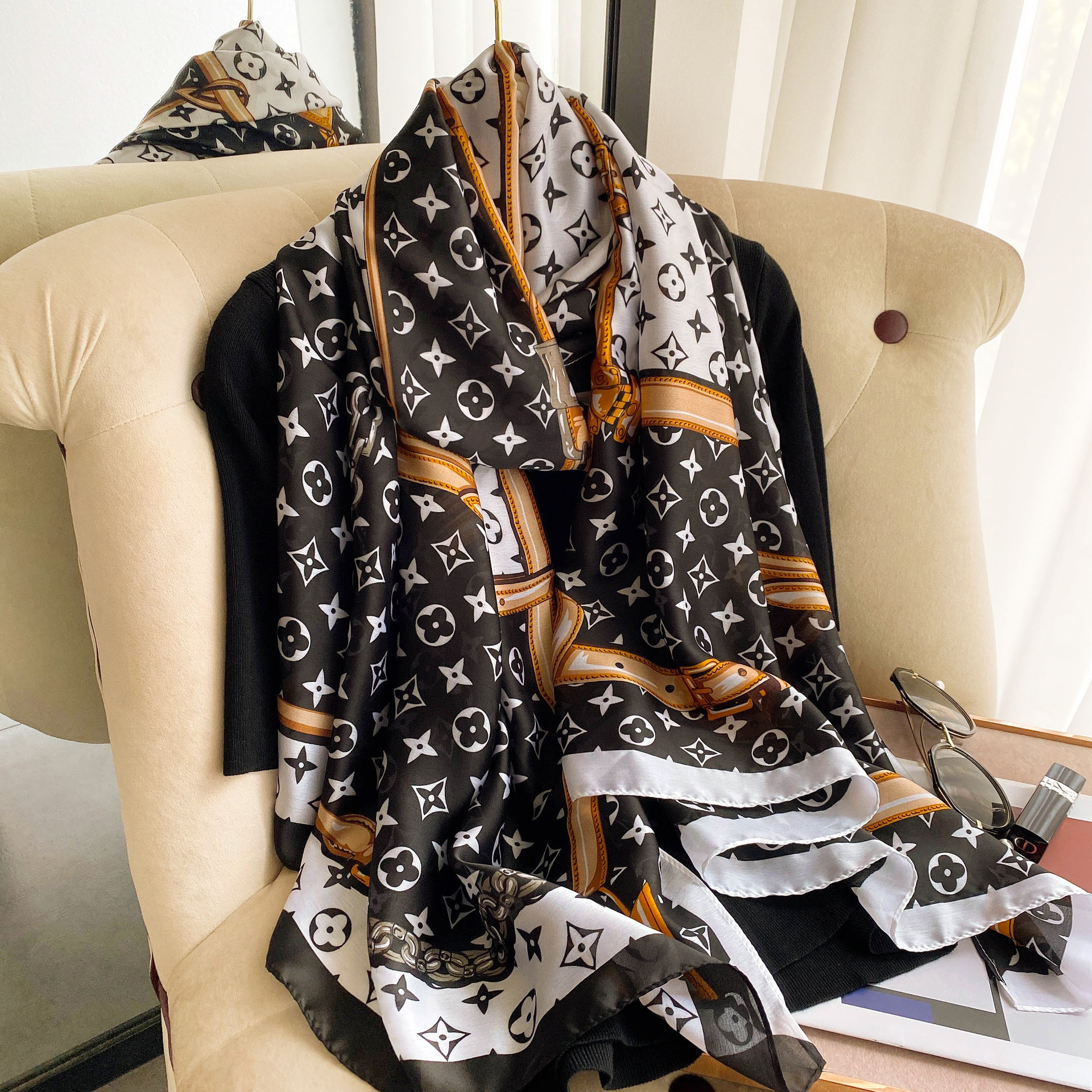 

Women's scarfs Classic Flower Shaped Shawl Sunscreen Korean Silk Scarves Womens Printed Warm Scarf