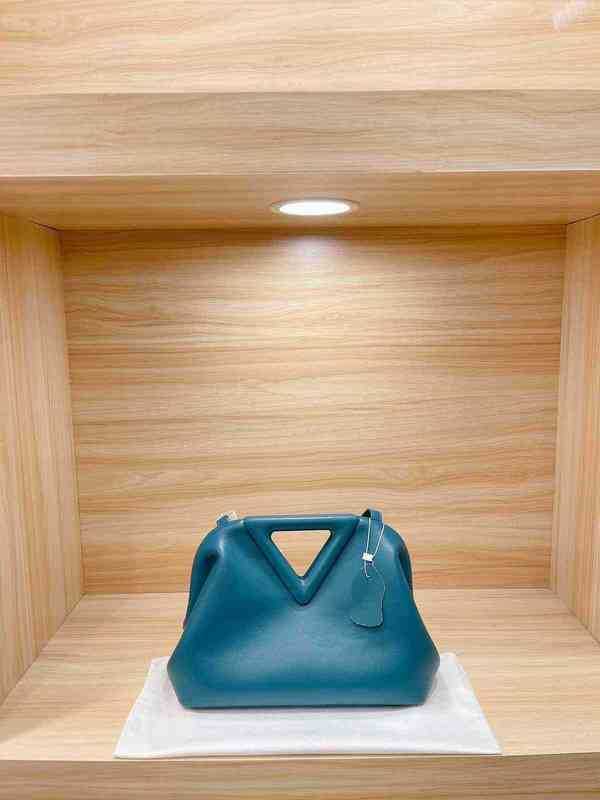 

Clutch Bags Women Handbag Crossbody Classic Premium Tote New Inverted Triangle High Capacity Fashion Shopping Designer Lady Wallets 221207, Black