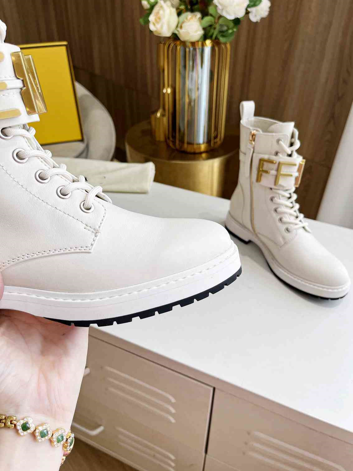 

Designer Luxury ankle boots flat lady FF booties lace up woman fashion Motorcycle boots platform genuine leather martin shoes high cut sneaker trainers 35-40, Black