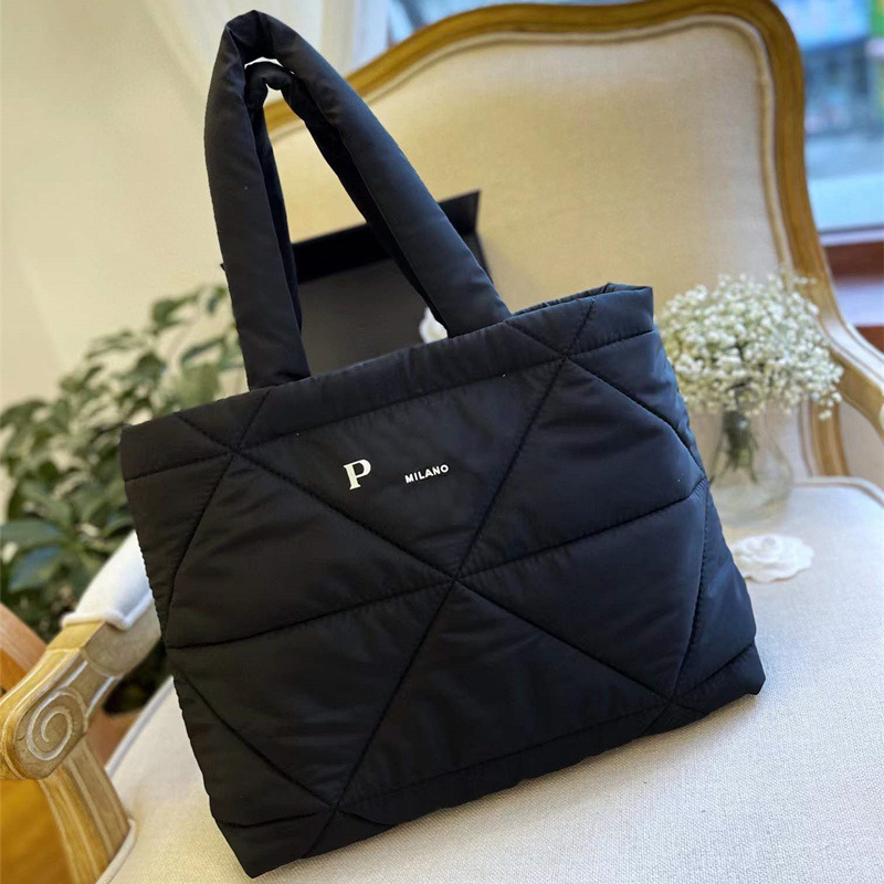 Femme Voyage Totes Sacs en coton d'hiver Sac de designer Sac fourre-tout de luxe Sacs à bandoulière de mode Lady Shopping Sac à main Taille moyen