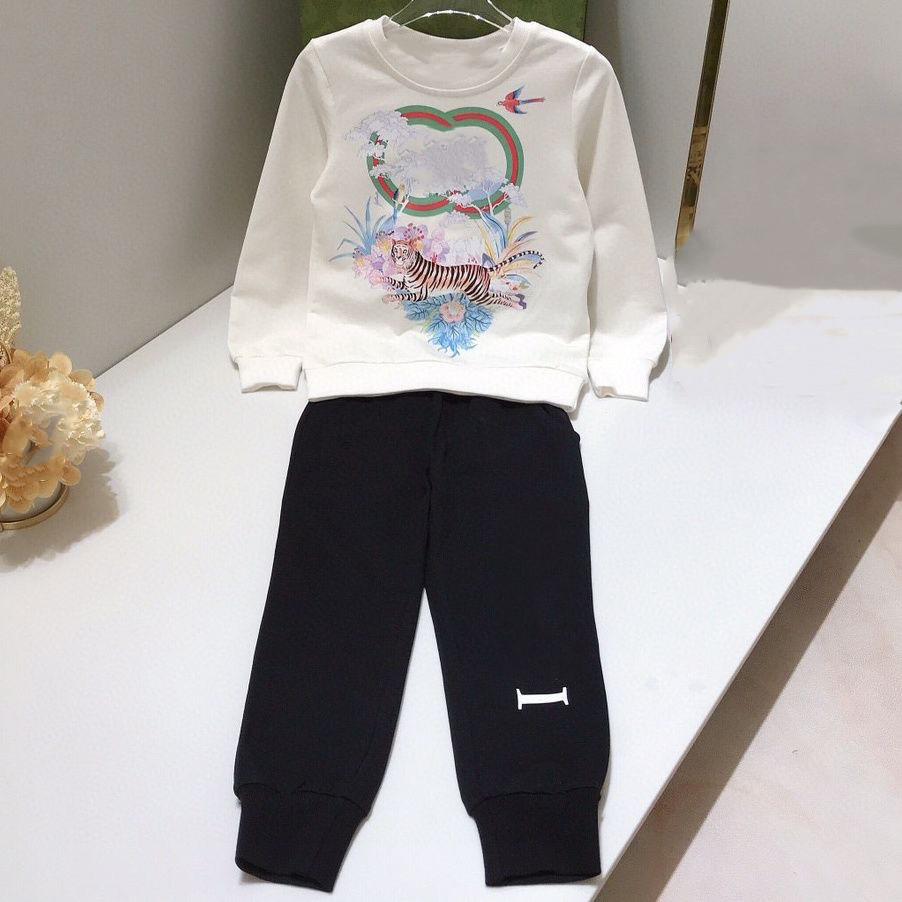 Ensembles Bébé Vêtements Enfants Designer vêtements Filles Garçons Survêtements Hoodies Outfit Chaud Confortable Automne Et Hiver Lâche 2 Pièces