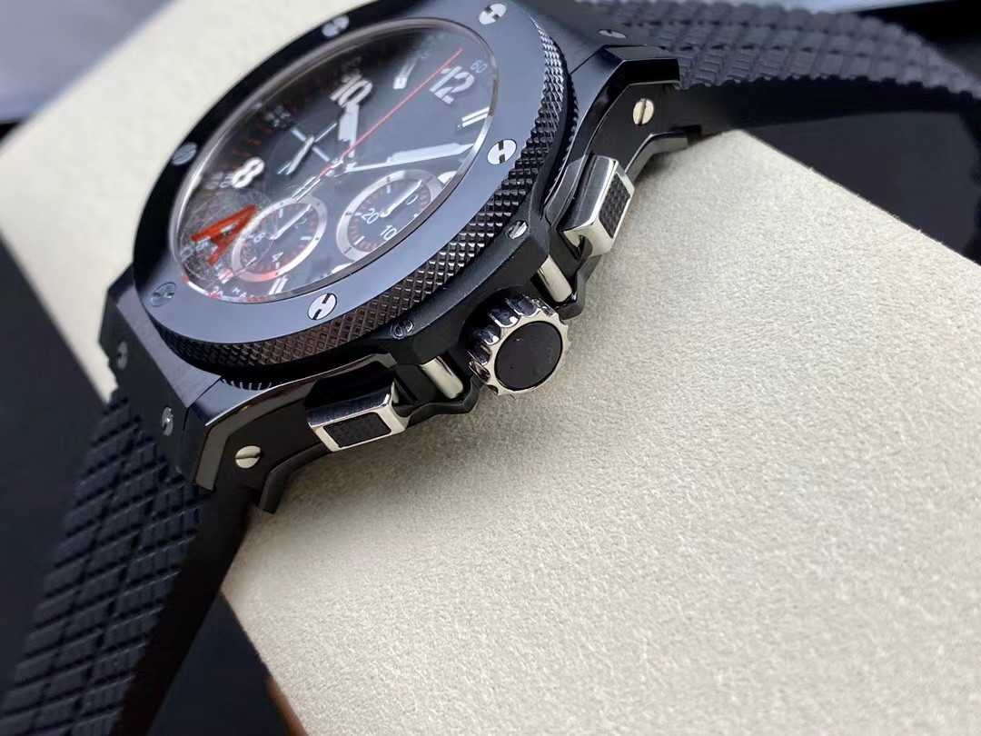 

HBF watch is 44 mm in diameter with 4100 timing movement double-sided sapphire crystal glass mirror natural rubber watchband waterproof function, As shown