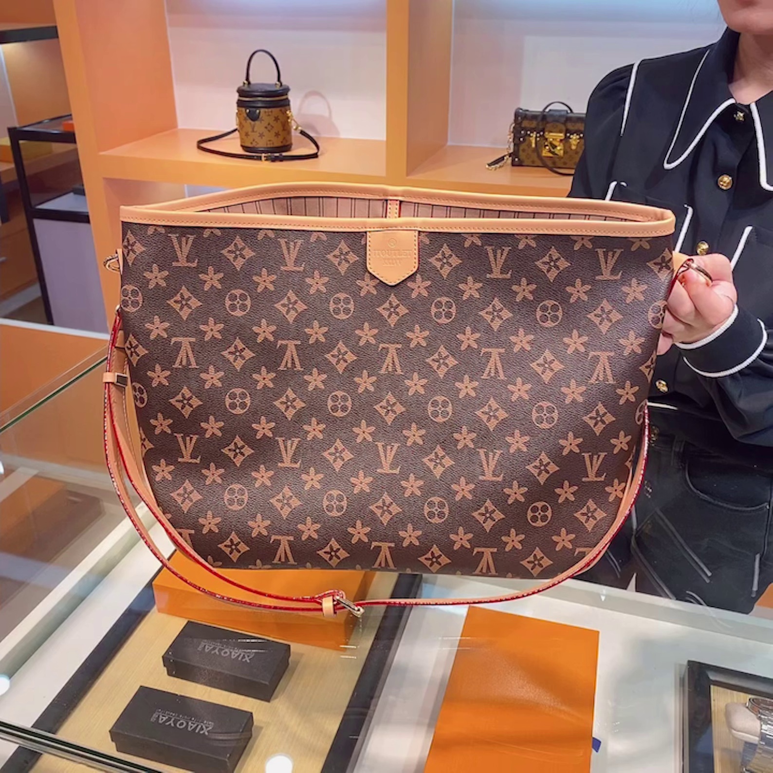 

Luxurys handbag Luxury designer bags Big flower color matching bag women's leather handbags louise Purse vutton viuton Bags, Brown