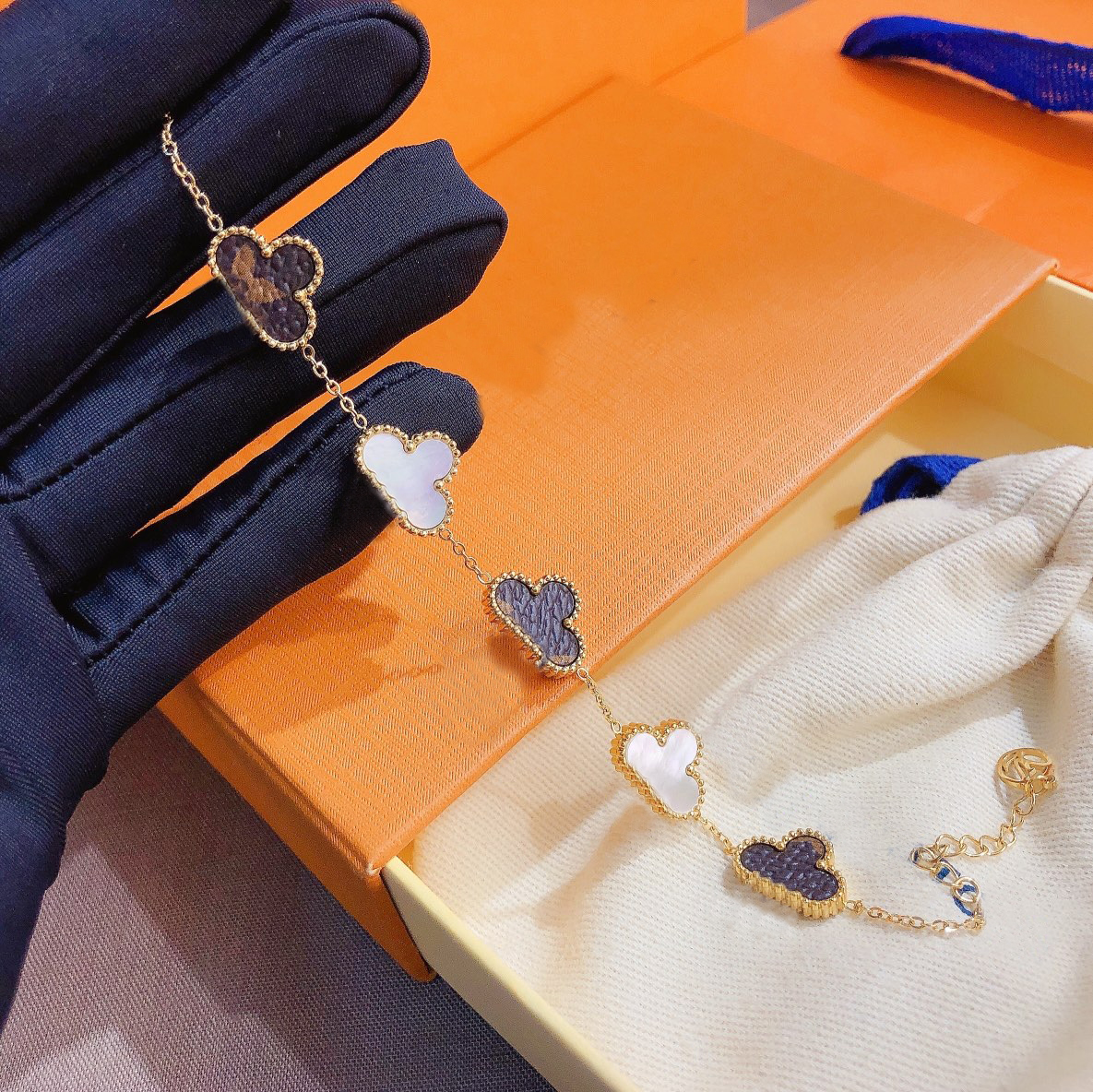 

Fashion Design Cuff Link Chains Unisex Luxury Jewelry Charm Bracelet Classic Accessories Elegant Senior Party Travel Essential