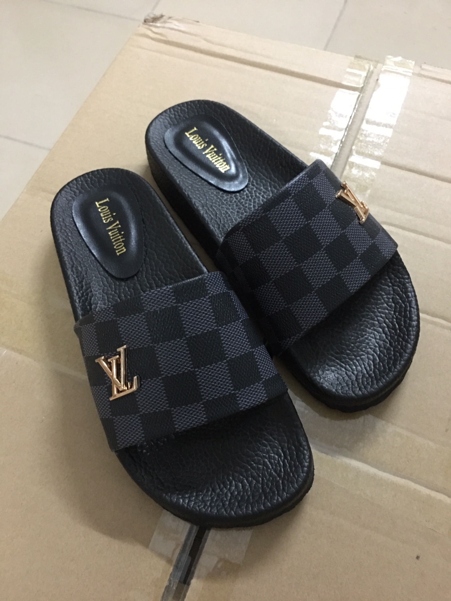 

Summer Slippers For men Women Designer Slides Hollowed out Leathers Flats Low Heels Sandals Ladies Casual Shoes Outdoor Louis Vuitton gucci