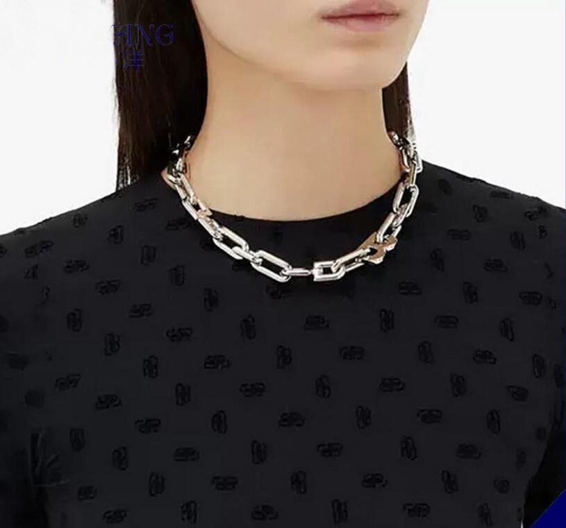 Titane Acier Grande lettre B Pendentif Colliers ras du cou Bracelets à chaîne épaisse Personnalité de la mode Boucles d'oreilles de style robuste