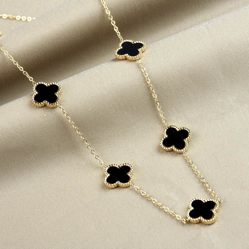 

Good Lucky Clover Pendant Necklace White Black Red Green Flower Necklaces for Women
