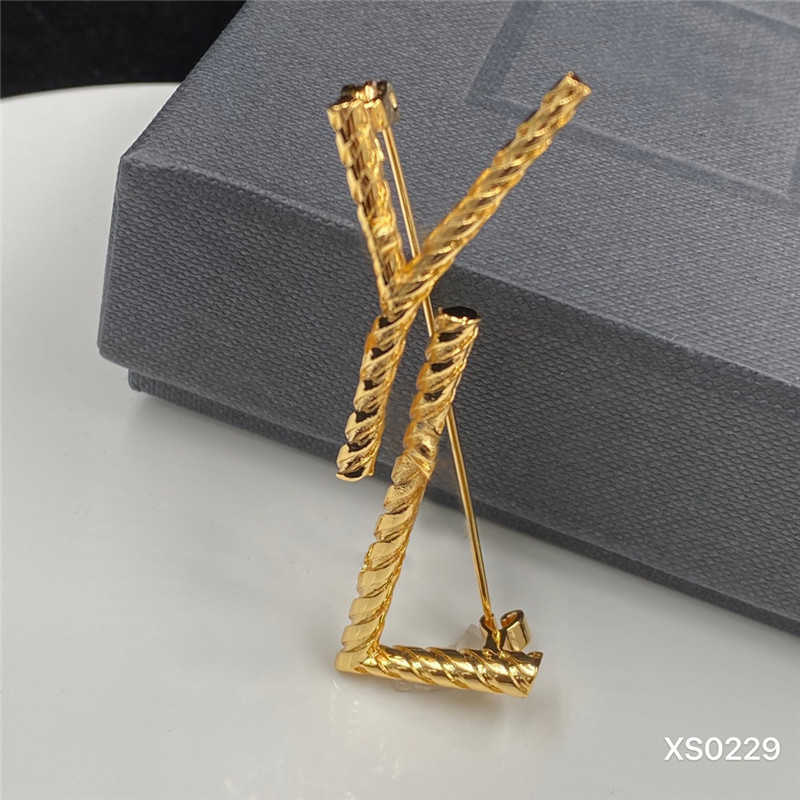 

Gold Letter Brooches For Woman Mens Suits Breastpin Womens Luxury Designer Jewelry Dress Accessory Party Wedding Letter Brooch Pins Spilla