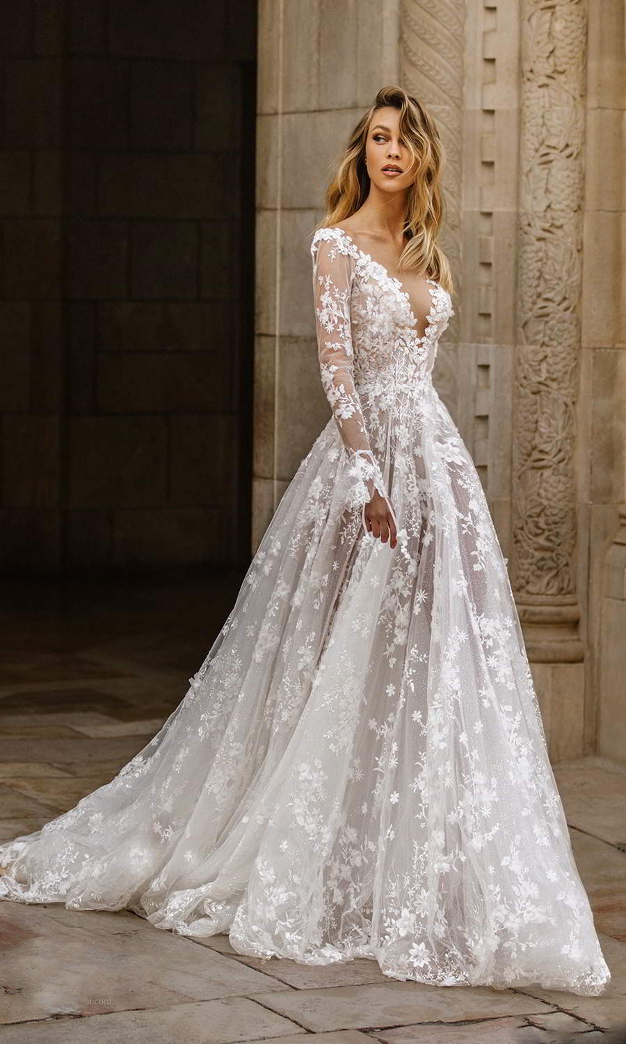 Robes de soirée à manches longues modestes Occasion formelle Porter des appliques d'or Perles blanches Prom Sheer Neck Robe de soirée arabe