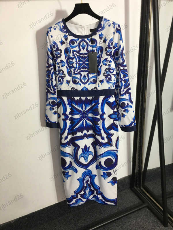 

Luxury Dresses Womens Designer Clothing Floral Print Long Sleeve Dress Invisible Zipper Patchwork Maxiskit Stripe Design Modifies Waist Line Women Clothes 1970