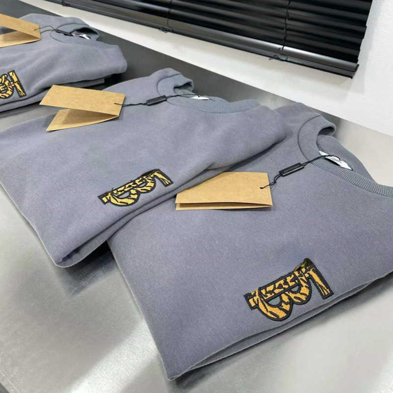 

Bb Designer Sweater Mens Sweatshirt Tb Embroidered Hoodie Men Women Pullover Jacket Bur Oversize Long Sleeved T-shirt Cotton Sweaters, Gray