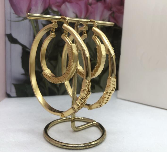 

Fashion new designed Ear hoop V letter ladies Earings Banshee Medusa head portrait brass 18K gold plated women ear stud Designer Jewelry christmas gift
