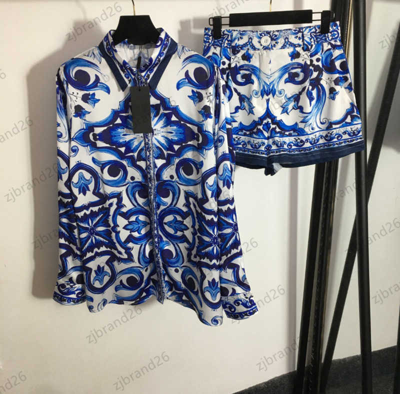 

Womens Two Piece Pants Ethnic Style Suit Long-sleeved Blue And White Porcelain Printed Blouses Same Color Scheme Casual Shorts Women Apparel 1970
