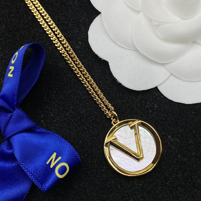 

Designer Chain Valentines Day Gift Necklace Womens Popular Chains All Match Temperament Men And Women Couple Necklaces D22102005JX